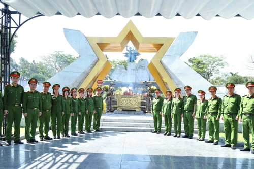 Văn phòng Cơ quan Cảnh sát Điều tra- Bộ Công an: Tổ chức hành trình về nguồn và đền ơn đáp nghĩa