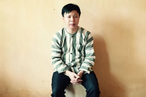 Cô gái trẻ dùng ngôn ngữ dân tộc, thoát khỏi "tổ quỷ"