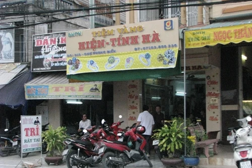 Điều tra vụ trộm hàng loạt tiệm vàng, cửa hàng ở Cần Thơ