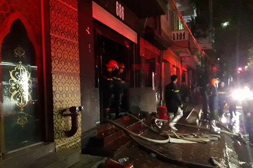 Cận cảnh hiện trường vụ cháy quán karaoke ở Xuân La