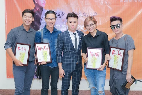 Phạm Hồng Minh chính thức ra MV "Màu đời" 