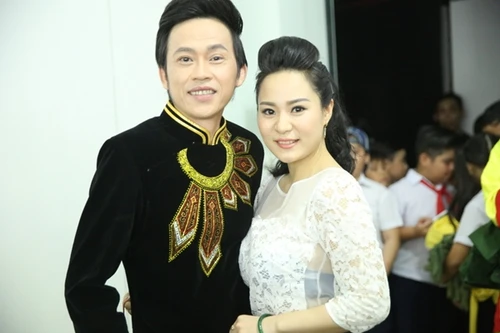 Con trai, con gái của Hoài Linh đến cổ vũ, ủng hộ bố 