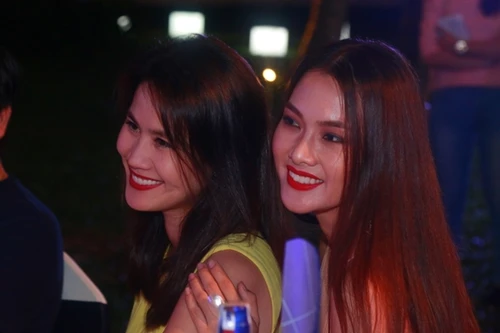 Thân Thúy Hà, Anh Thư cười không ngớt ngày hội đạo diễn tại Phú Quốc