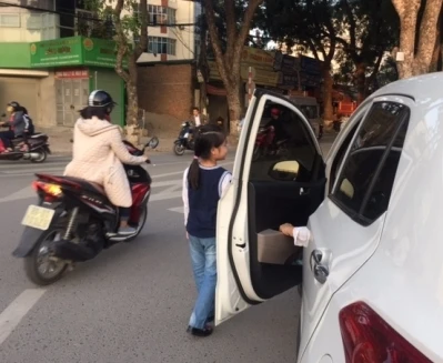 Mở cửa xe ô tô bất cẩn tăng nguy cơ gây tai nạn