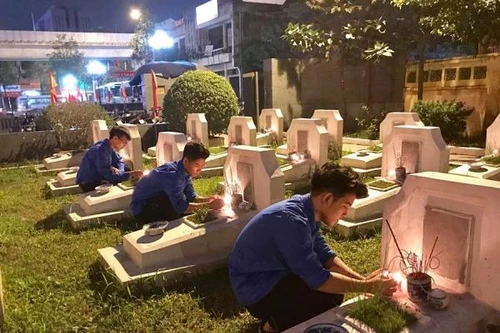 Đoàn viên, thanh niên Hà Nội dâng hương, thắp nến tri ân anh hùng, liệt sĩ trong cuộc chiến đấu bảo vệ biên giới phía Bắc