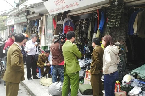 Phát hiện nhiều cơ sở kinh doanh quân trang, quân dụng trái phép