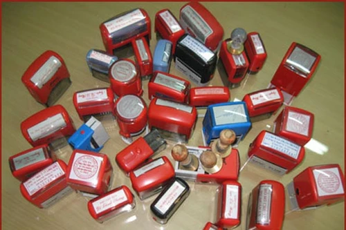  Phải có con dấu, nhưng sử dụng hay không tùy doanh nghiệp