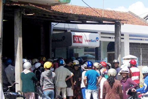 Đổ xô bán vàng vì tin đồn thất thiệt gây hoang mang dư luận