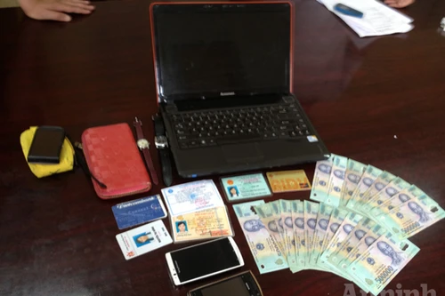 Ngủ mê mệt, trộm vào tận phòng khoắng đồ không biết gì