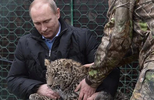 Tổng thống V.Putin nhận giải “cha đẻ” súng trường AK