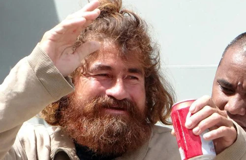 Hơn 1 năm trên biển sống nhờ… máu chim 