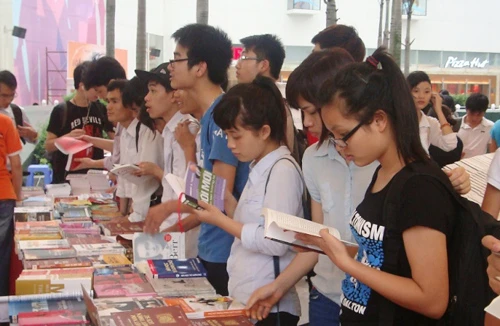 Bảo vệ tác quyền văn học: “Đứa con” chưa lớn