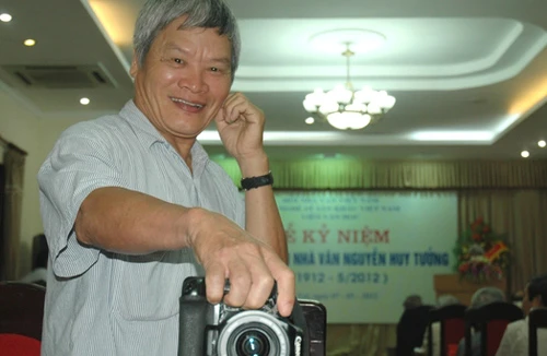 Người ghi lại khoảnh khắc của văn nhân