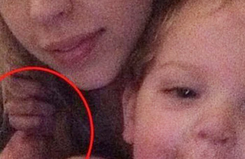 “Tay ma” trong bức ảnh tự chụp