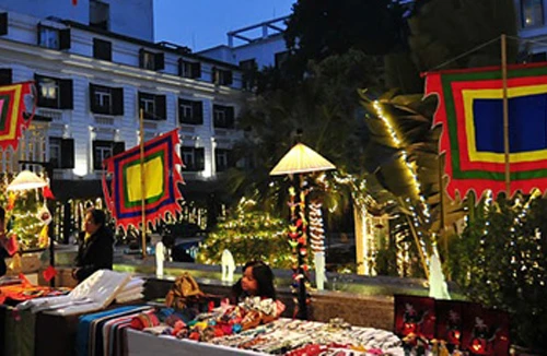 Tái hiện chợ quê trong không gian khách sạn