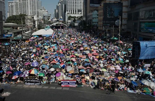 Bangkok tê liệt vì biểu tình 