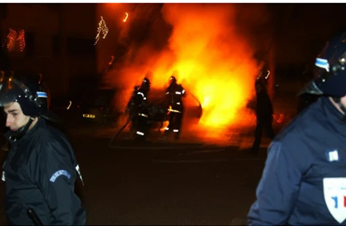 Pháp: Hơn 1.000 ô tô bị đốt trong đêm giao thừa
