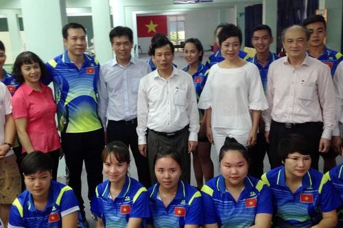 Bộ trưởng VH-TT&DL ấn tượng với không khí tại "lò luyện vàng SEA Games"