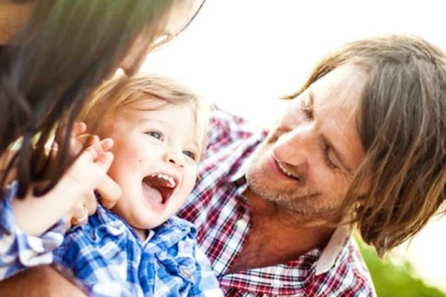 Cùng chăm con khiến đời sống vợ chồng thăng hoa