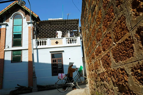 50 mét và "nỗi buồn" di tích