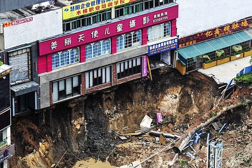 Quảng Đông: Sập công trình tàu điện ngầm đang xây