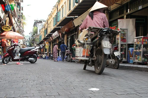 Chưa lát đá lòng đường 11 tuyến phố cổ