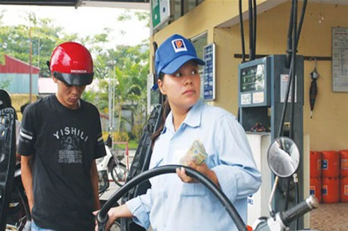 Từ 16h30 chiều 6-1: Xăng tiếp tục giảm giá