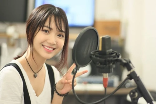 "Thánh nữ Bolero" chính thức tấn công showbiz