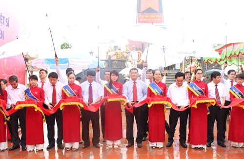 VietinBank bàn giao công trình cải tạo nghĩa trang liệt sỹ tại Hưng Yên