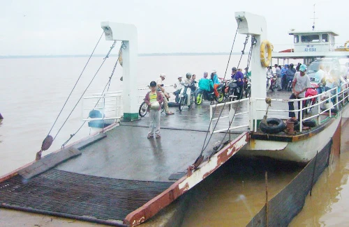 Không thu phí qua phà đối với thương binh và trẻ em