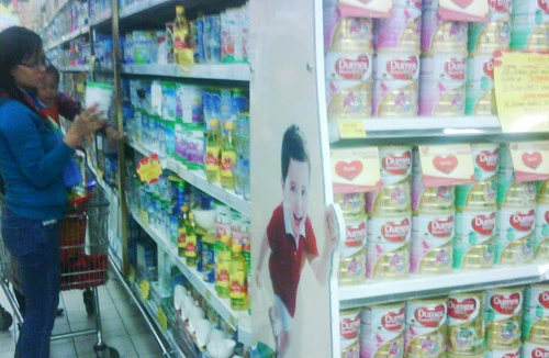 Xem xét việc kê khai giá với các sản phẩm sữa được "thay tên đổi họ"