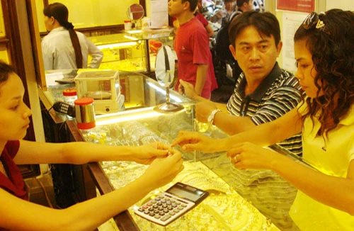 Ngân hàng Nhà nước mua bán cả vàng phi SJC