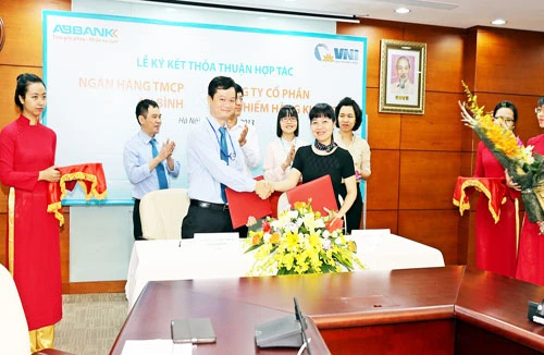 ABBank ký thỏa thuận hợp tác với VNI