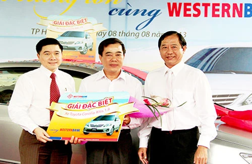 WesternBank tặng xe Toyota Corolla Altis cho khách hàng may mắn