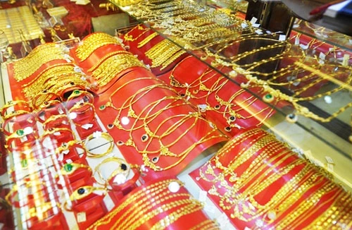 Giá vàng tụt khỏi mốc 43 triệu đồng/lượng