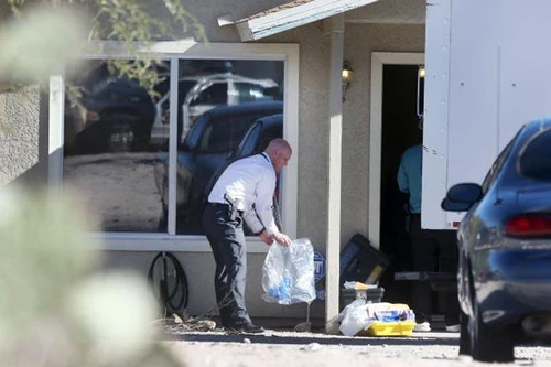 Giam cầm 3 con gái trong 2 năm, cha mẹ bị bỏ tù