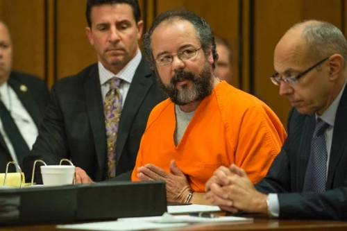 Kẻ hãm hiếp 3 cô gái suốt một thập kỷ đã treo cổ