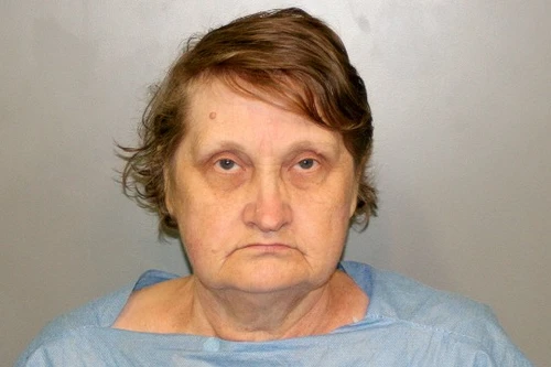 Mất nhân tính, bà nội cứa cổ cháu gái 6 tháng tuổi