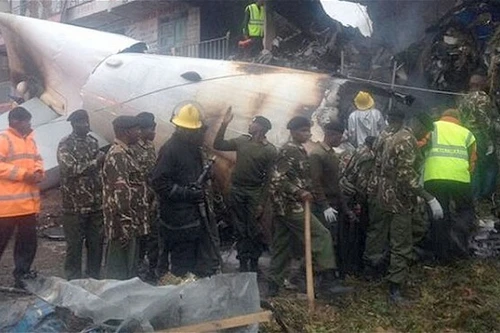 Kenya: Máy bay chở hàng đâm vào tòa nhà thương mại