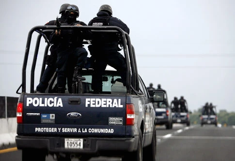 Cảnh sát nổ súng tiêu diệt 20 tên tội phạm