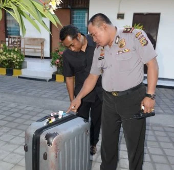 Indonesia: Phát hiện thi thể nữ du khách Mỹ trong vali