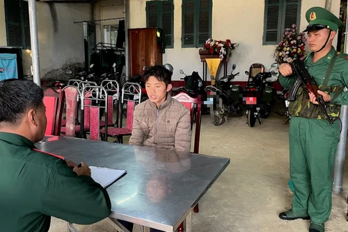 Vận chuyển gần 4 tạ pháo hoa nổ qua biên giới