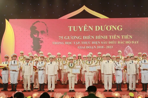 75 năm thực hiện Sáu điều Bác Hồ dạy Công an nhân dân - Những lát cắt bình yên!