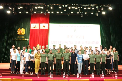 Thêm kiến thức về pháp luật cho đoàn viên công đoàn Công an thành phố