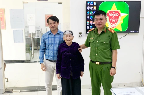 Nhớ con ở Hà Nội, cụ bà hơn 90 tuổi lên xe khách từ Yên Bái về, rồi...lạc đường