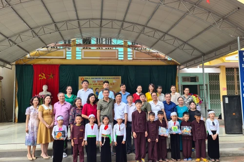 Để đường tương lai của học sinh vùng cao gần hơn