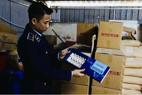 Hàng chục tấn mỹ phẩm, thực phẩm chức năng sản xuất tại… trang trại gà