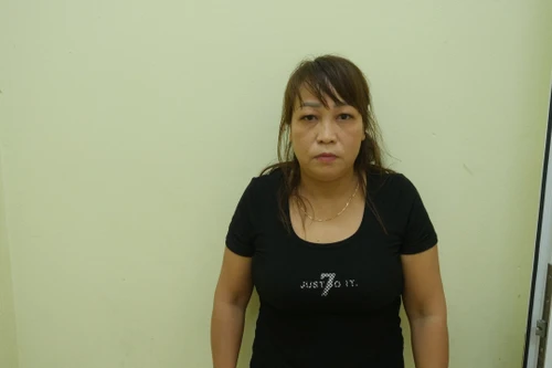 Nhân viên quán hát cho nhau nghe môi giới mại dâm kiếm thêm