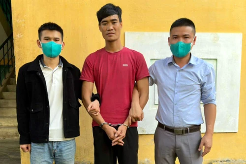 'Hẹn ước' với người phụ nữ hơn 8 tuổi để kiếm chỗ nương náu trốn truy nã