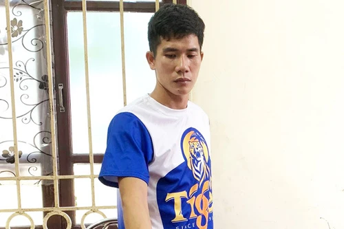 Nam thanh niên giấu 1.000 viên ma túy và 5 gói heroin trong người